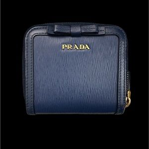 pre-loved Prada bi-fold wallet